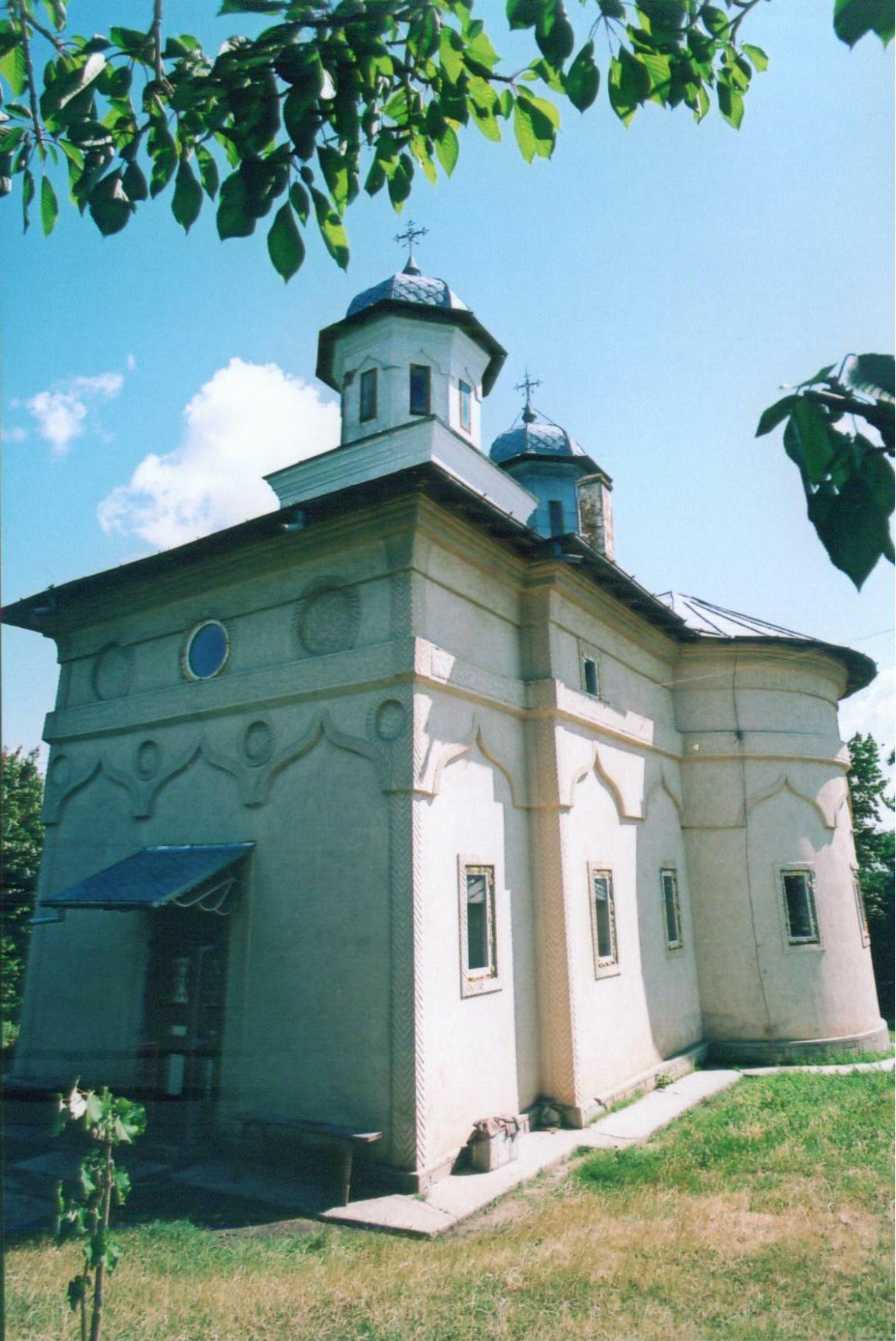 Biserica - vedere exterioară